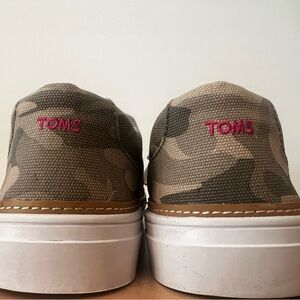 TOMS Women’s Camouflage Sneakers